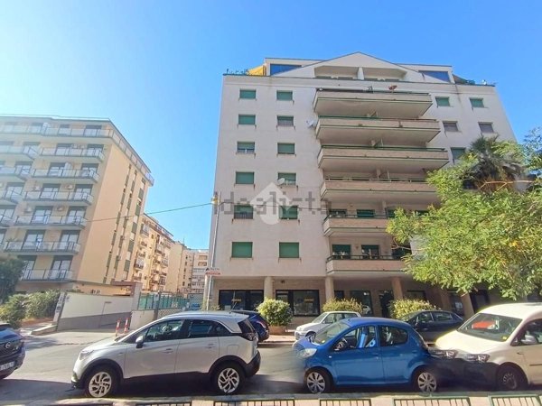 locale commerciale in vendita a Palermo in zona Resuttana