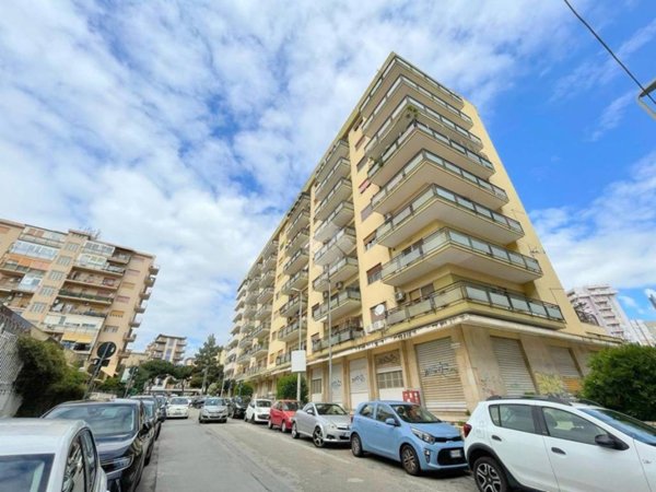 appartamento in vendita a Palermo in zona Malaspina/Palagonia