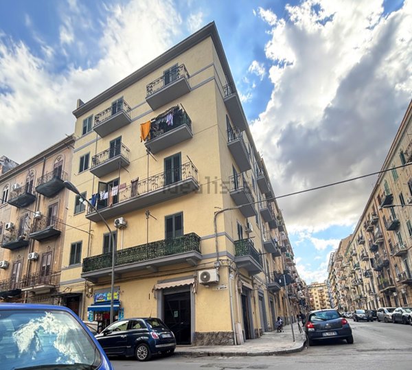 locale commerciale in vendita a Palermo in zona Zisa
