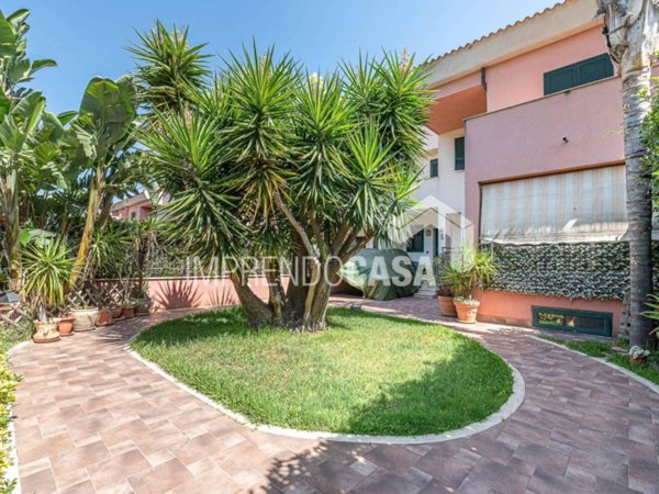 appartamento in vendita a Palermo in zona Partanna