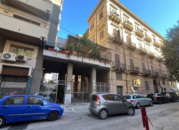 ufficio in vendita a Palermo in zona Libertà