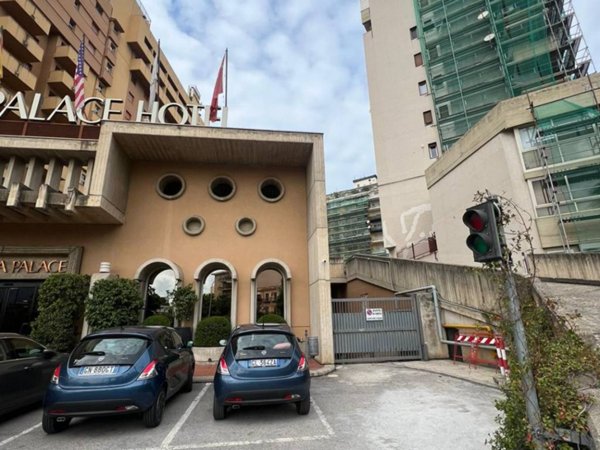 negozio in vendita a Palermo in zona Montepellegrino