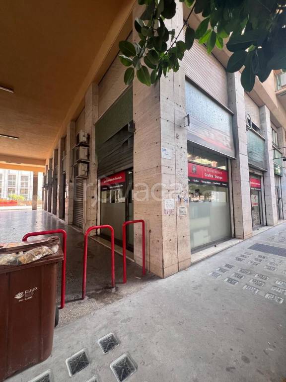 negozio in vendita a Palermo in zona Zisa