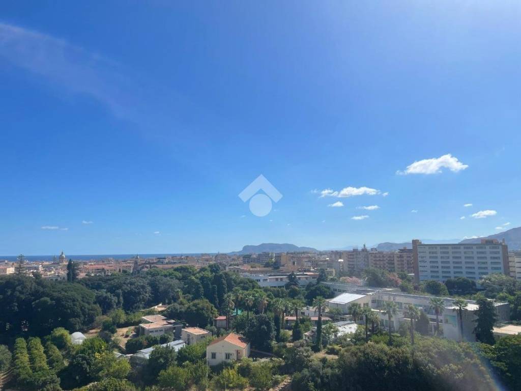 appartamento in vendita a Palermo in zona Zisa