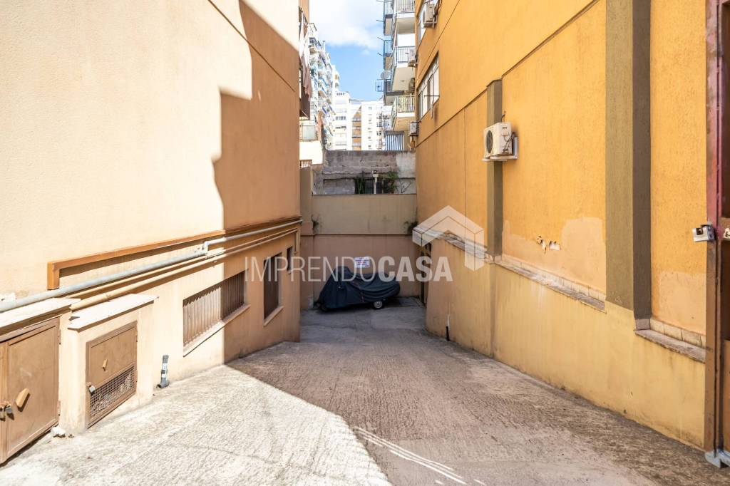locale di sgombero in vendita a Palermo in zona Montepellegrino