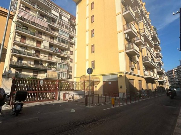 appartamento in vendita a Palermo in zona Malaspina/Palagonia