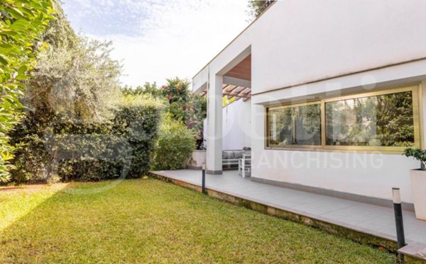 casa indipendente in vendita a Palermo in zona Mondello