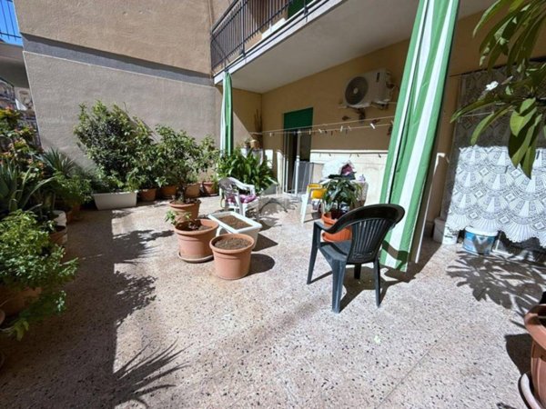appartamento in vendita a Palermo in zona Malaspina/Palagonia