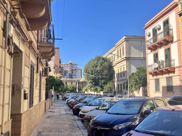 appartamento in vendita a Palermo in zona Zisa