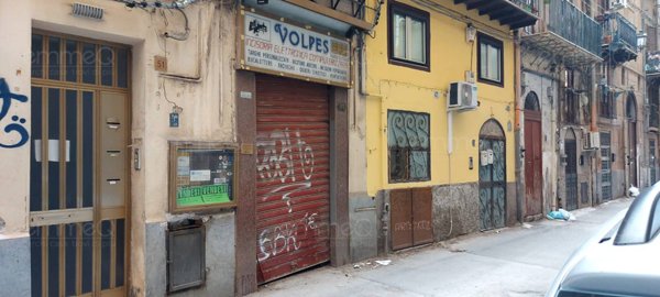 locale commerciale in vendita a Palermo in zona Centro storico