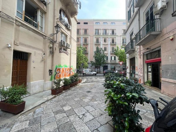 locale commerciale in vendita a Palermo in zona Centro storico