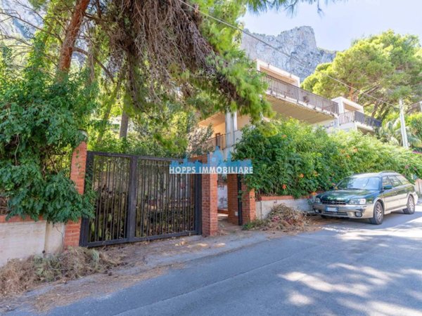 casa indipendente in vendita a Palermo in zona Addaura