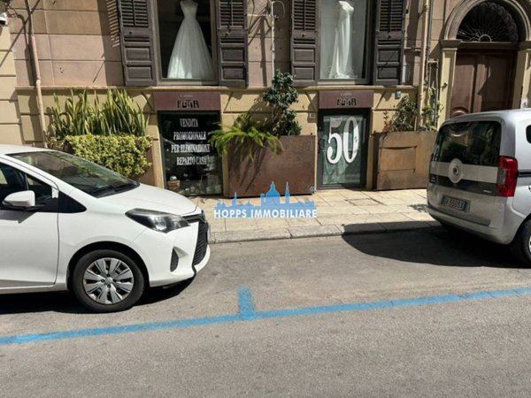 negozio in vendita a Palermo in zona Politeama