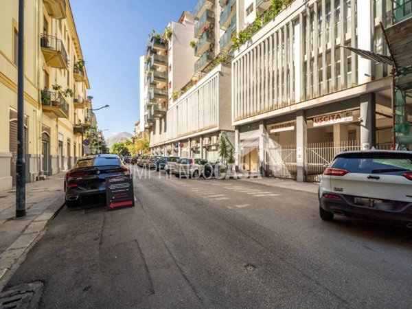 ufficio in vendita a Palermo in zona Libertà
