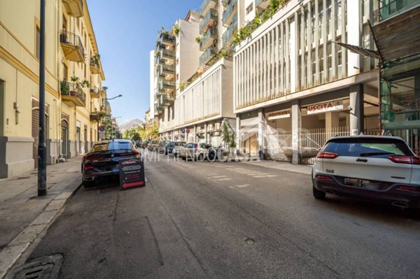ufficio in vendita a Palermo in zona Libertà