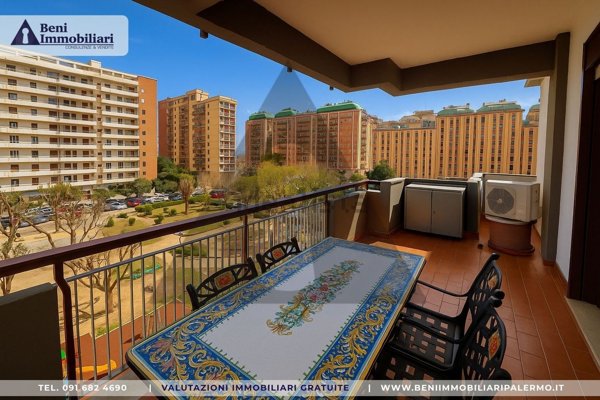 appartamento in vendita a Palermo in zona Malaspina/Palagonia