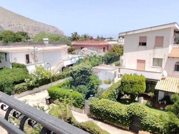 appartamento in vendita a Palermo in zona Mondello