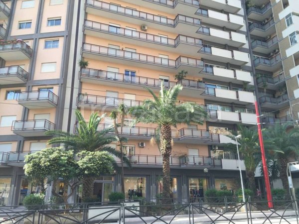 negozio in vendita a Palermo in zona Malaspina/Palagonia