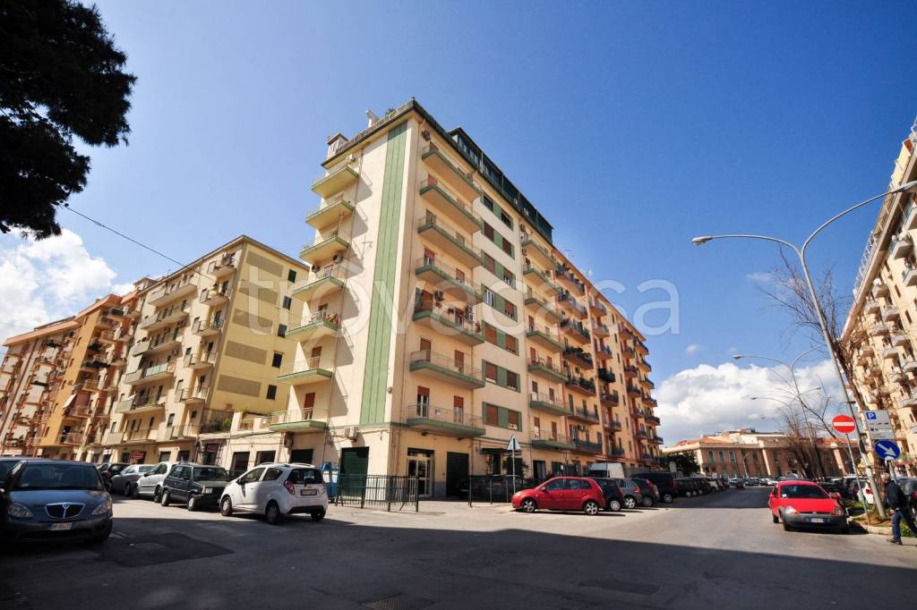 negozio in vendita a Palermo in zona Oreto