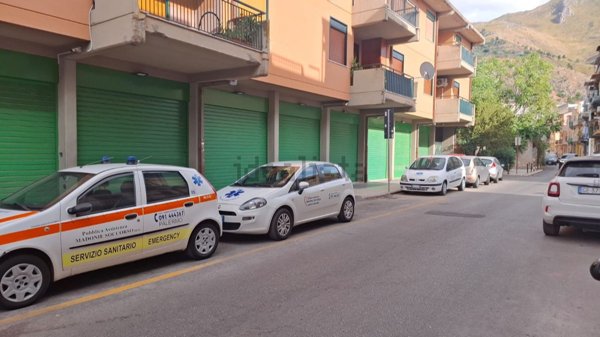 locale commerciale in vendita a Palermo in zona Chiavelli