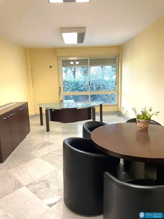 ufficio in vendita a Palermo in zona Libertà