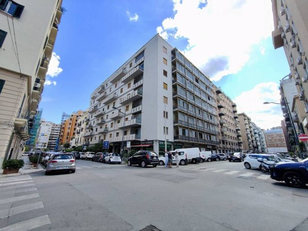 appartamento in vendita a Palermo in zona Politeama