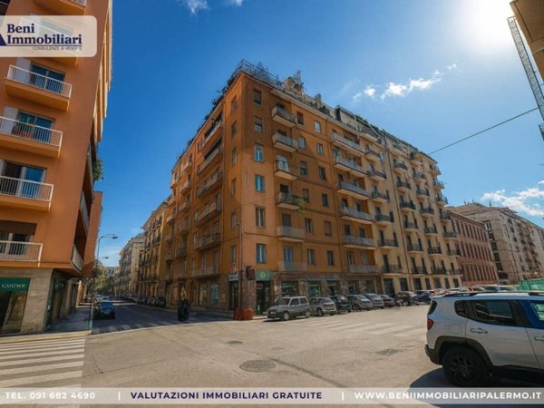 appartamento in vendita a Palermo in zona Politeama