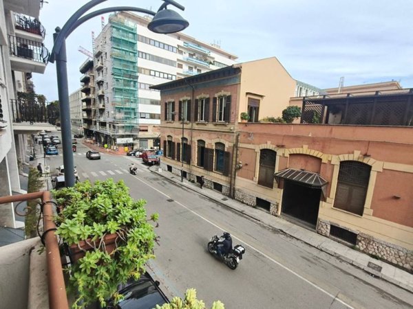 appartamento in vendita a Palermo in zona Politeama