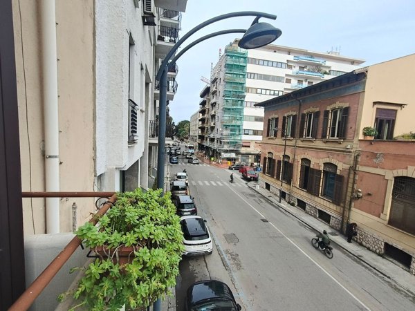 appartamento in vendita a Palermo in zona Politeama