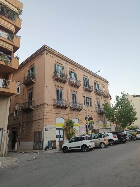 appartamento in vendita a Palermo in zona Zisa