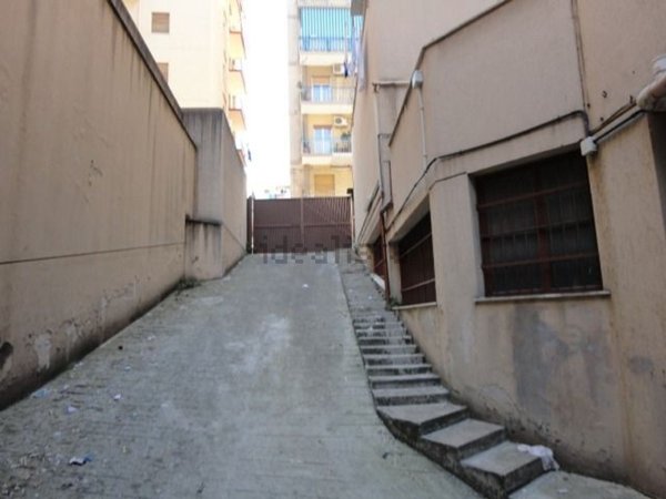 locale commerciale in vendita a Palermo in zona Noce