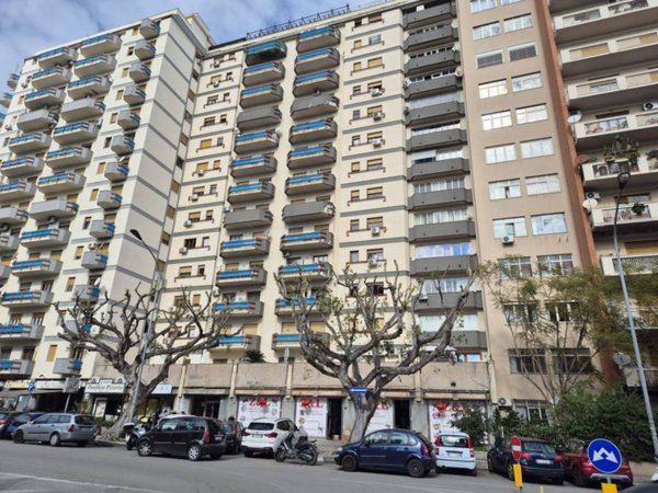 appartamento in vendita a Palermo in zona Malaspina/Palagonia