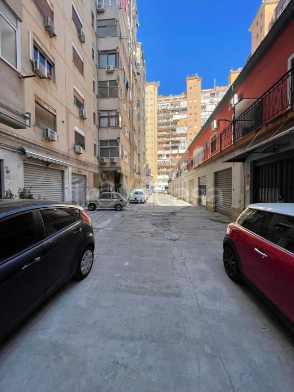 locale commerciale in vendita a Palermo in zona Resuttana