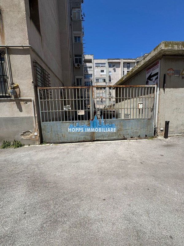 locale di sgombero in vendita a Palermo in zona Zisa