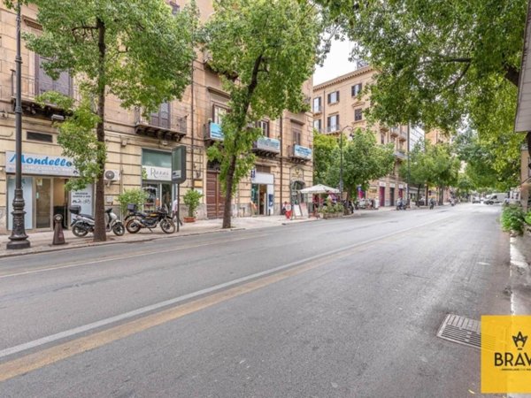negozio in vendita a Palermo in zona Politeama