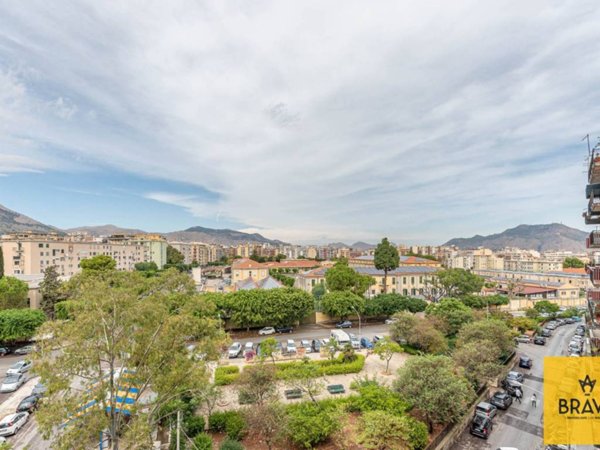 appartamento in vendita a Palermo in zona Zisa