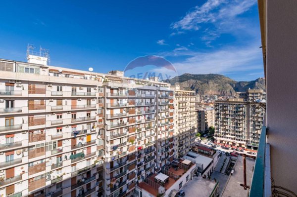 appartamento in vendita a Palermo in zona Zisa