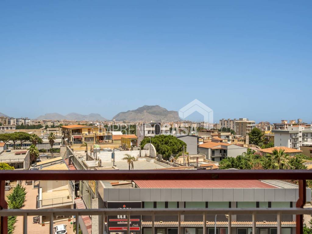 appartamento in vendita a Palermo in zona Montegrappa / Santa Rosalia