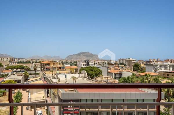 appartamento in vendita a Palermo in zona Montegrappa / Santa Rosalia