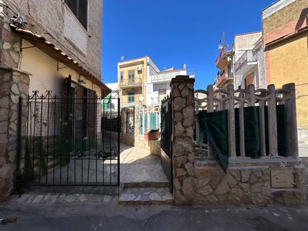 appartamento in vendita a Palermo in zona Partanna