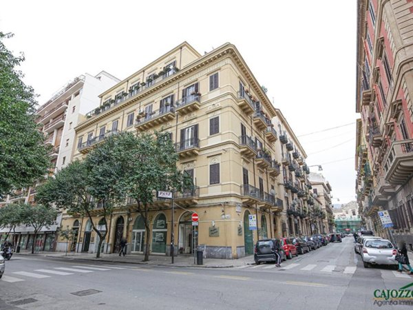 negozio in vendita a Palermo in zona Politeama