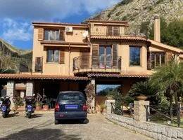 casa indipendente in vendita a Palermo in zona Partanna
