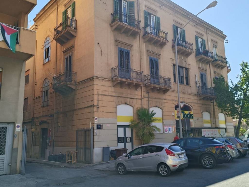 appartamento in vendita a Palermo in zona Malaspina/Palagonia