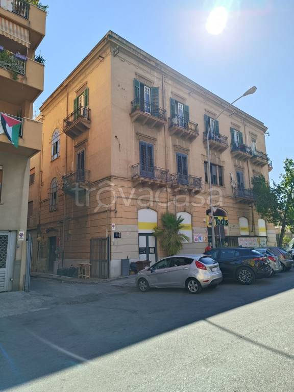 appartamento in vendita a Palermo in zona Malaspina/Palagonia