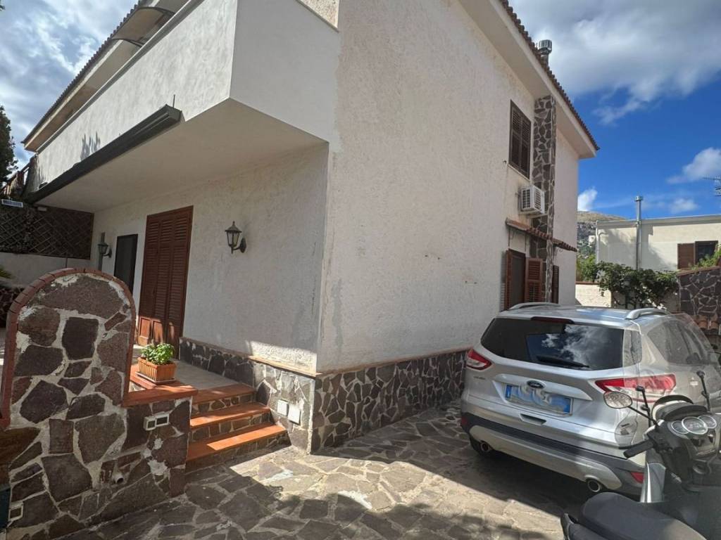 casa indipendente in vendita a Palermo in zona Mondello
