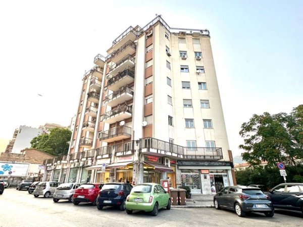 appartamento in vendita a Palermo in zona Malaspina/Palagonia