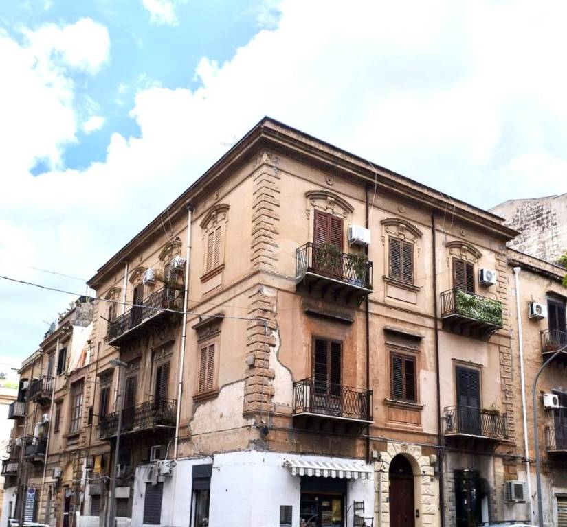 appartamento in vendita a Palermo in zona Zisa