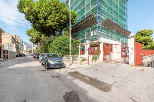 appartamento in vendita a Palermo in zona Malaspina/Palagonia
