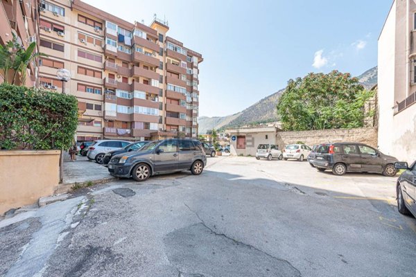 appartamento in vendita a Palermo in zona Tommaso Natale