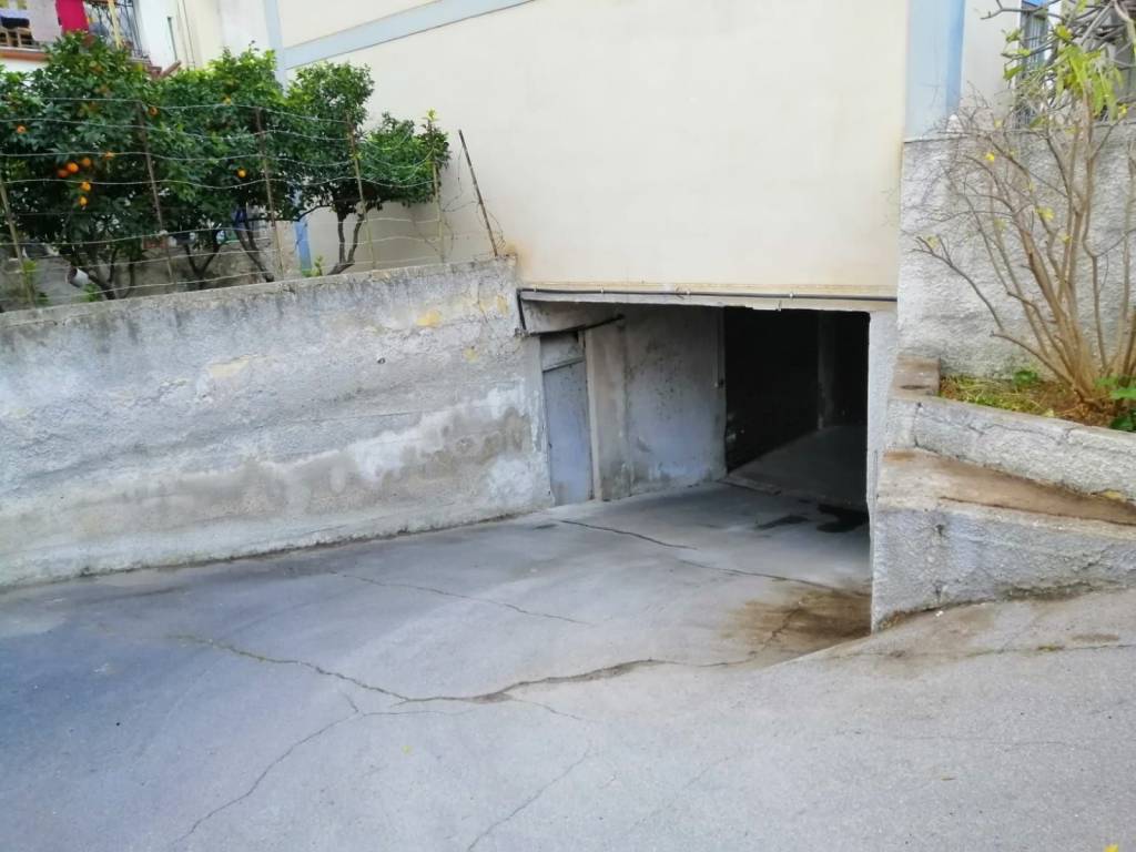 locale commerciale in vendita a Palermo in zona Sferracavallo
